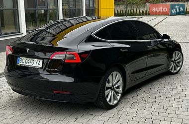 Седан Tesla Model 3 2018 в Львове