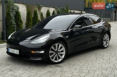 Седан Tesla Model 3 2018 в Львове