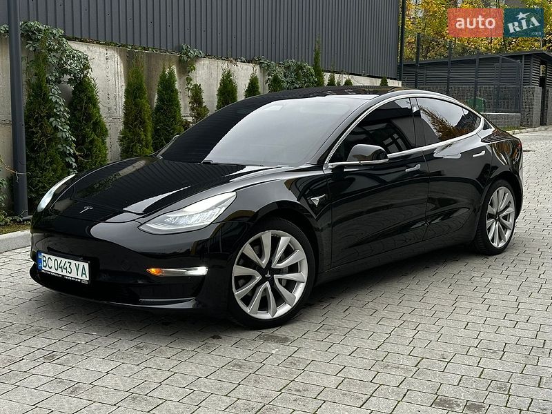 Седан Tesla Model 3 2018 в Львове