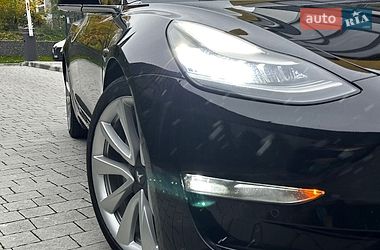 Седан Tesla Model 3 2018 в Львове