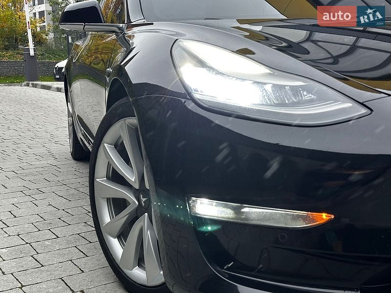 Седан Tesla Model 3 2018 в Львове