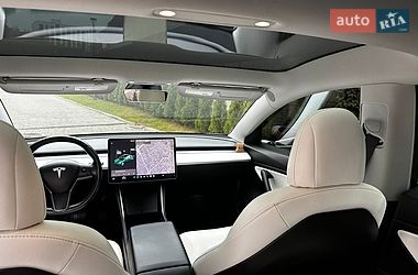 Седан Tesla Model 3 2018 в Львове