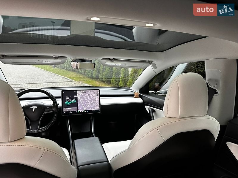 Седан Tesla Model 3 2018 в Львове