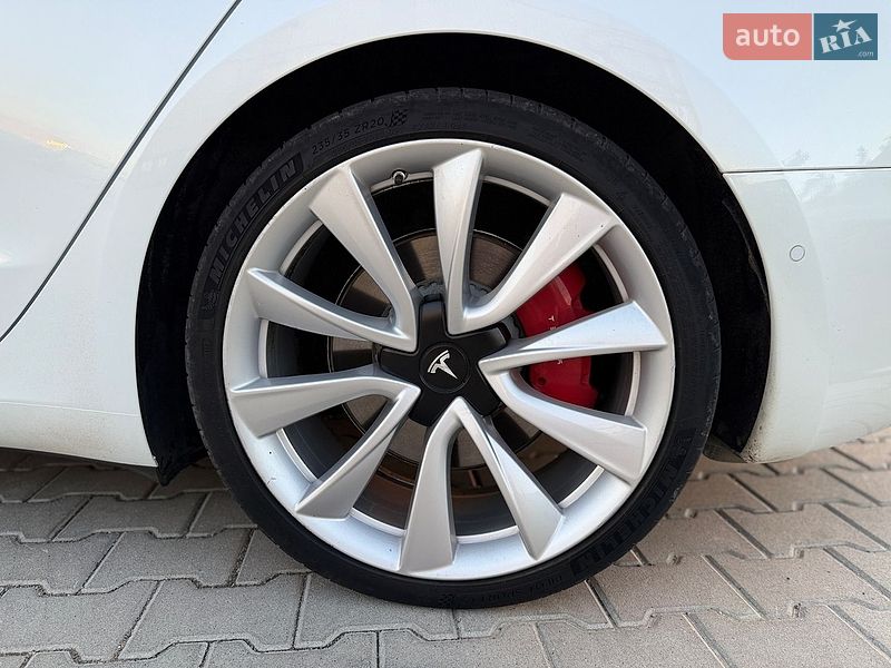 Седан Tesla Model 3 2018 в Львові