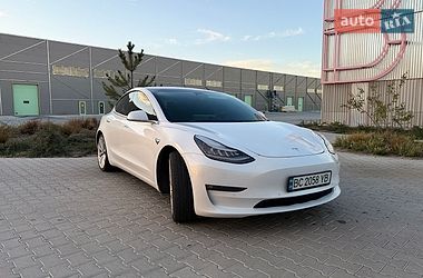 Седан Tesla Model 3 2018 в Львові
