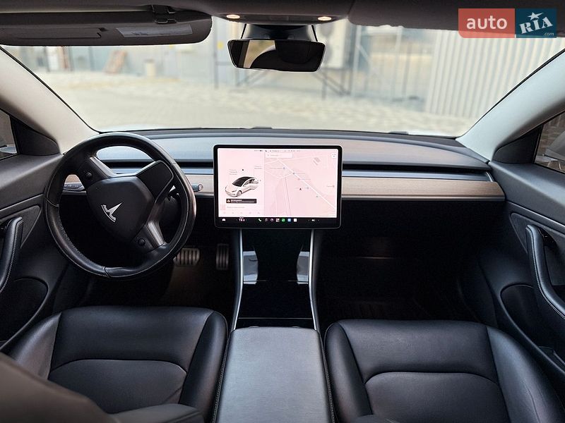 Седан Tesla Model 3 2018 в Львові