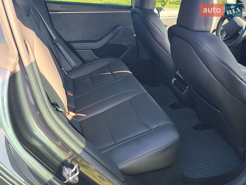 Седан Tesla Model 3 2024 в Києві