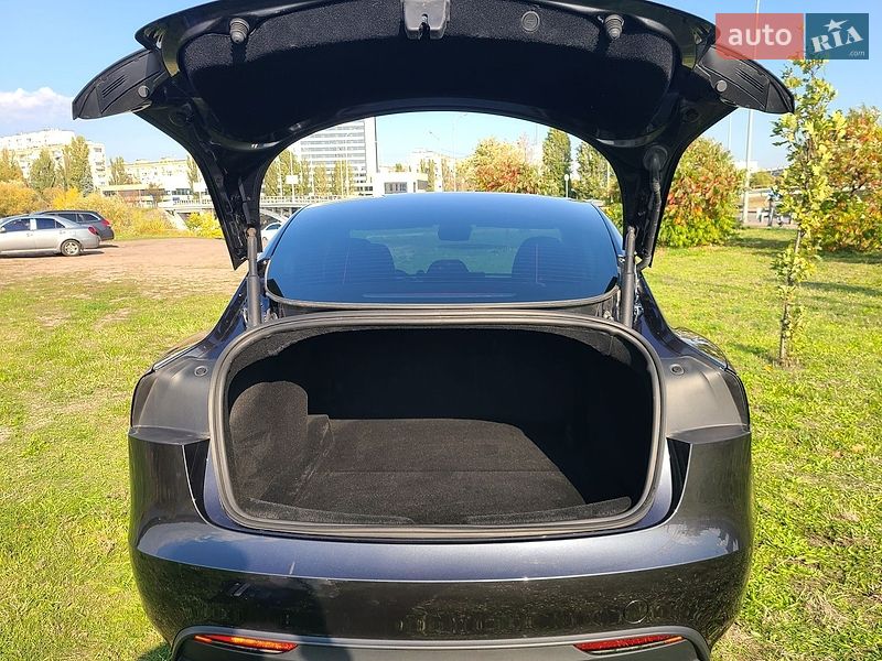 Седан Tesla Model 3 2024 в Києві