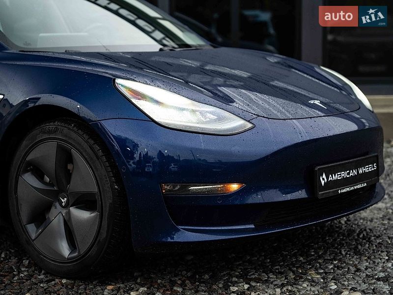 Седан Tesla Model 3 2018 в Черновцах