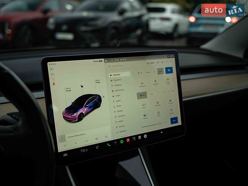 Седан Tesla Model 3 2018 в Черновцах