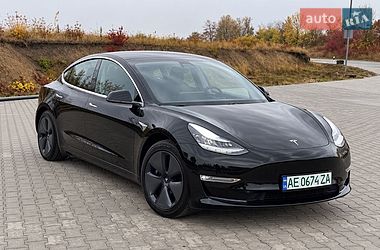 Седан Tesla Model 3 2018 в Львове