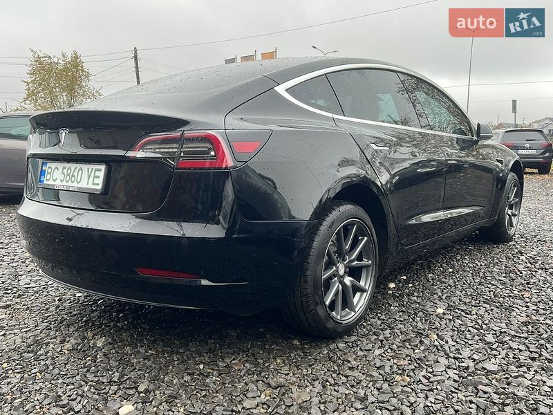 Седан Tesla Model 3 2019 в Мостиске