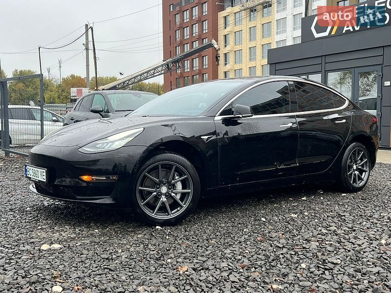 Седан Tesla Model 3 2019 в Мостиській