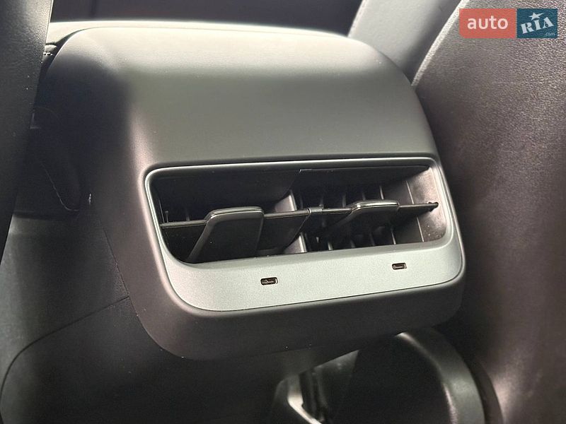 Седан Tesla Model 3 2019 в Мостиске