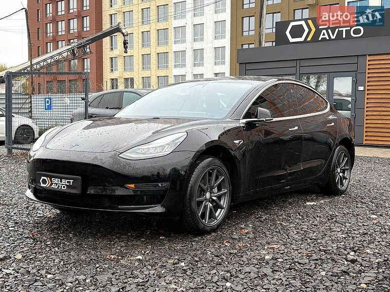 Седан Tesla Model 3 2019 в Мостиске