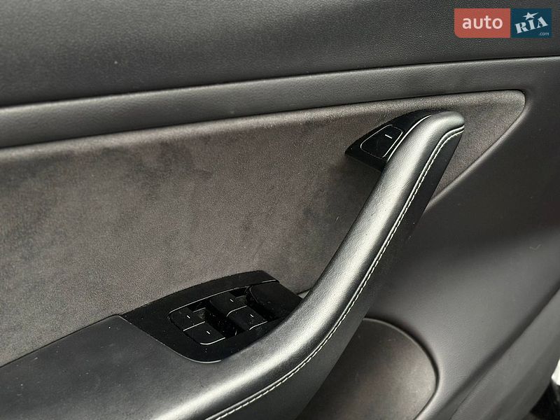 Седан Tesla Model 3 2019 в Мостиській