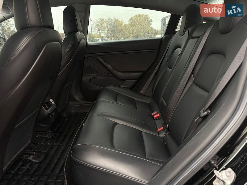 Седан Tesla Model 3 2019 в Мостиске