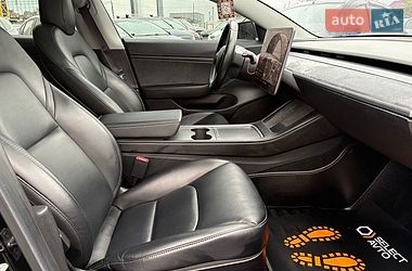 Седан Tesla Model 3 2019 в Мостиске