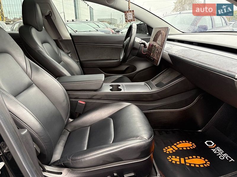 Седан Tesla Model 3 2019 в Мостиске