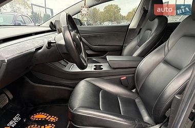 Седан Tesla Model 3 2019 в Мостиске
