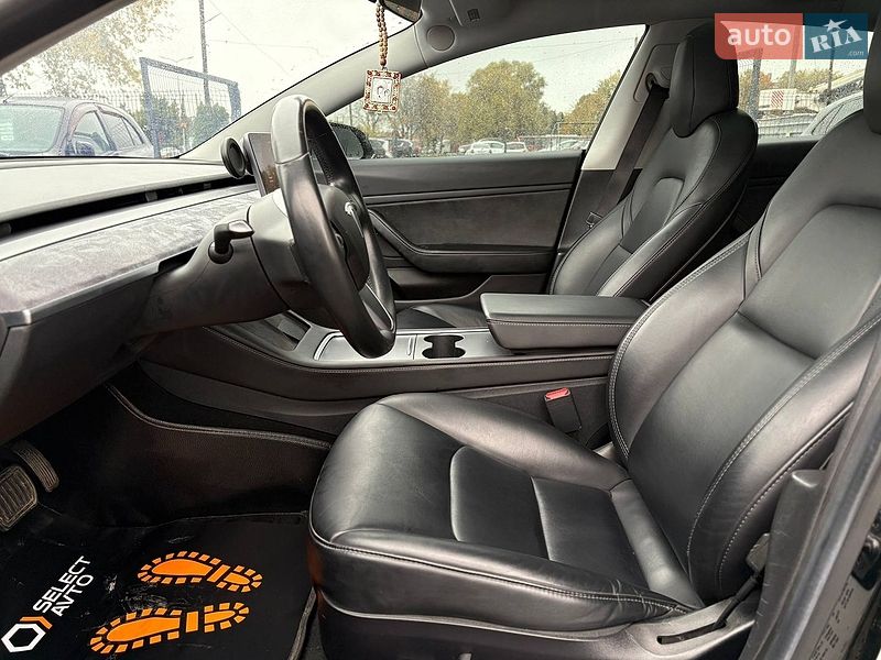 Седан Tesla Model 3 2019 в Мостиске