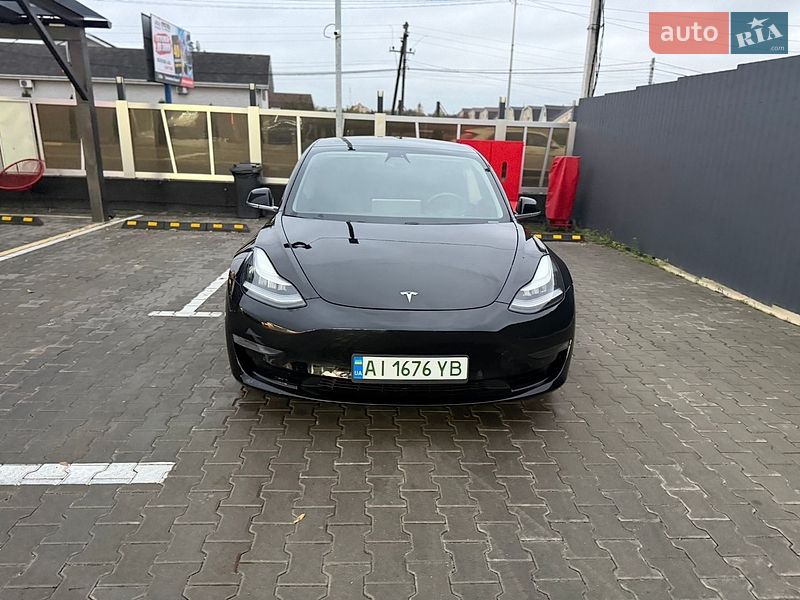 Седан Tesla Model 3 2020 в Києві