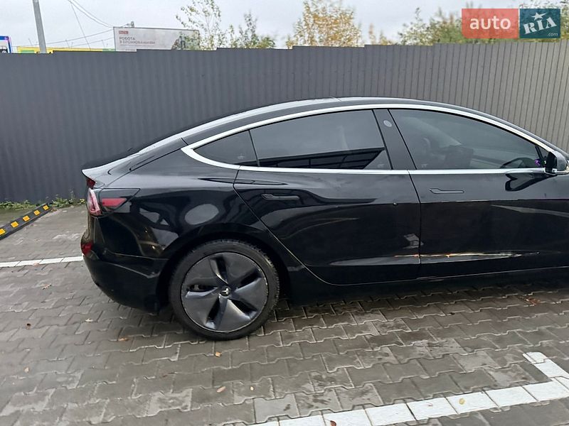 Седан Tesla Model 3 2020 в Києві
