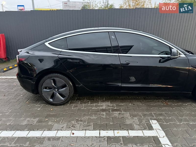 Седан Tesla Model 3 2020 в Києві