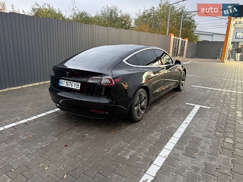 Седан Tesla Model 3 2020 в Києві
