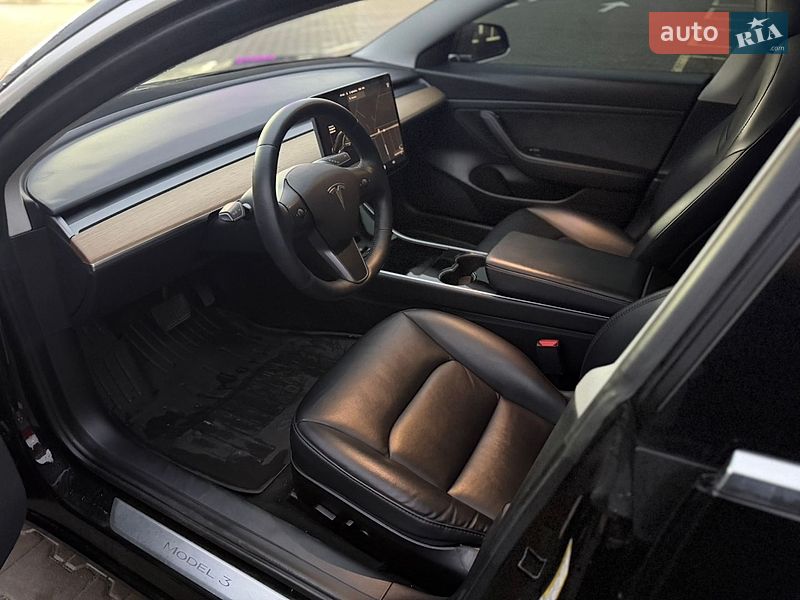 Седан Tesla Model 3 2020 в Києві