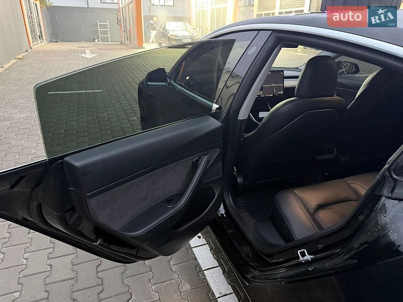 Седан Tesla Model 3 2020 в Києві