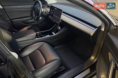Седан Tesla Model 3 2020 в Києві