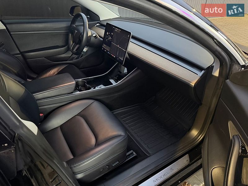 Седан Tesla Model 3 2020 в Києві