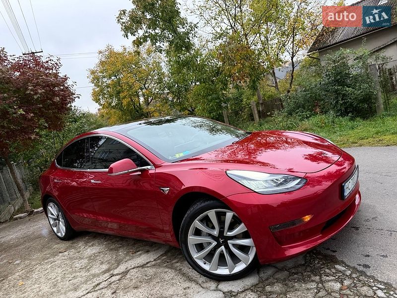 Седан Tesla Model 3 2019 в Трускавце