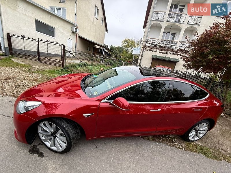 Седан Tesla Model 3 2019 в Трускавце