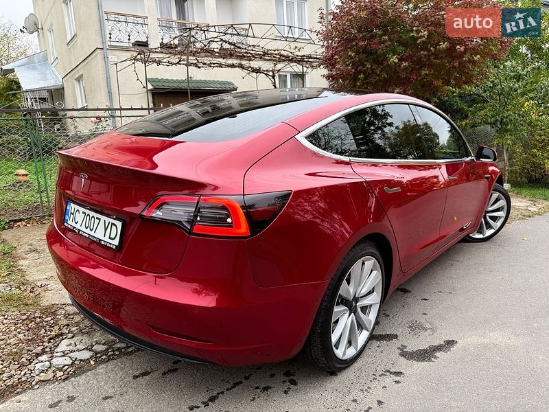 Седан Tesla Model 3 2019 в Трускавце