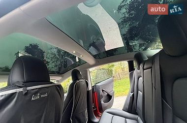 Седан Tesla Model 3 2019 в Трускавце