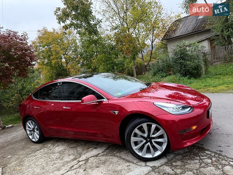 Седан Tesla Model 3 2019 в Трускавце