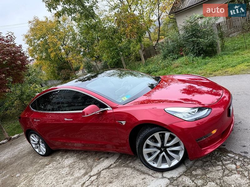 Седан Tesla Model 3 2019 в Трускавце