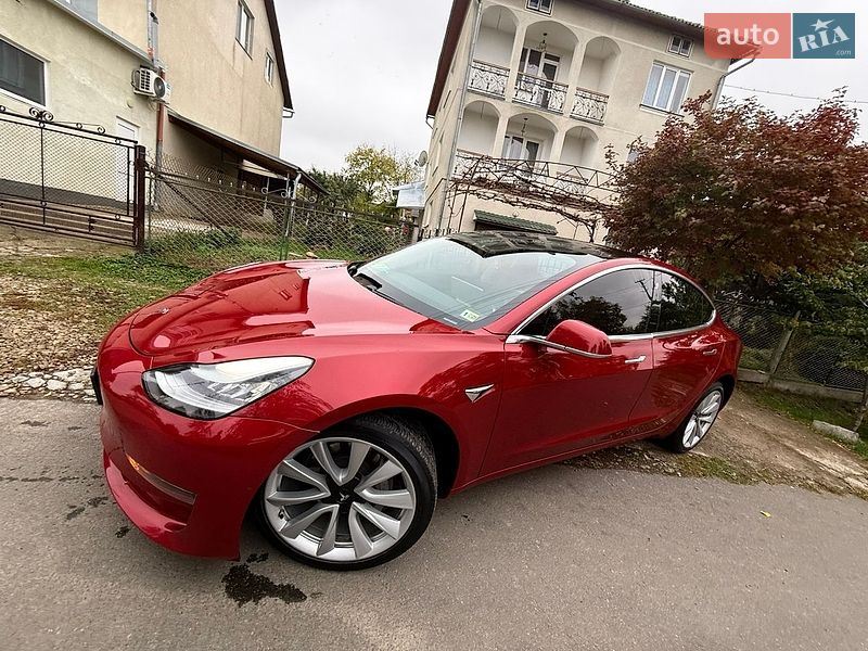 Седан Tesla Model 3 2019 в Трускавце
