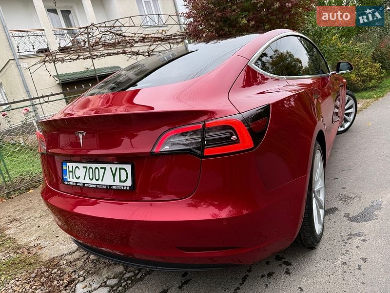 Седан Tesla Model 3 2019 в Трускавце