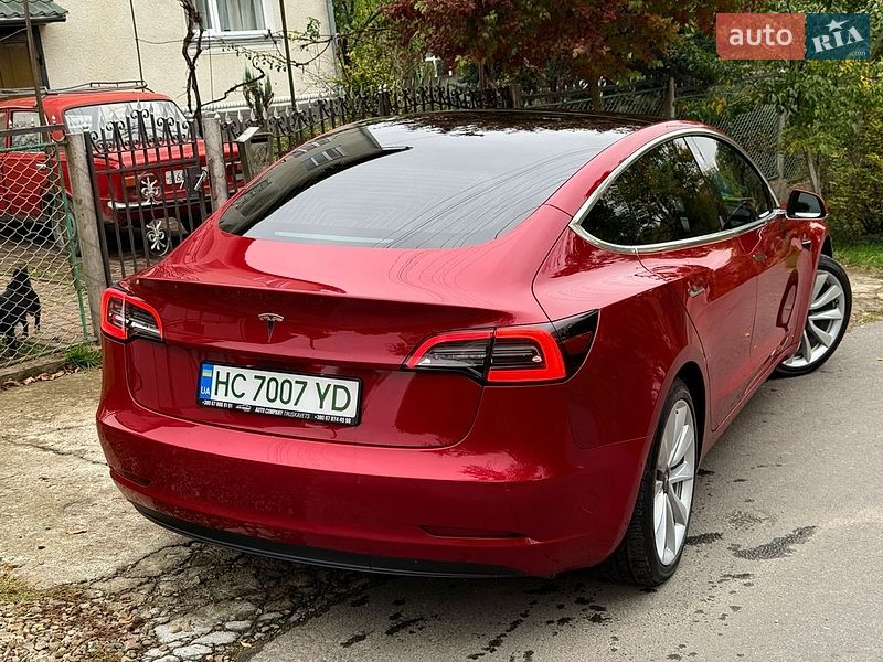 Седан Tesla Model 3 2019 в Трускавце