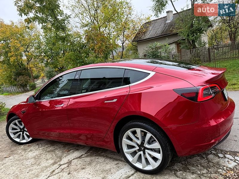 Седан Tesla Model 3 2019 в Трускавце