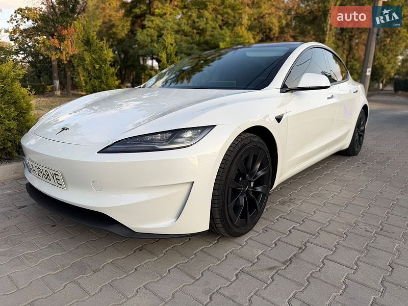 Седан Tesla Model 3 2024 в Миколаєві