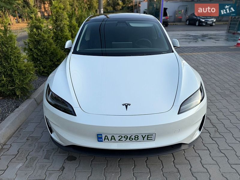 Седан Tesla Model 3 2024 в Миколаєві