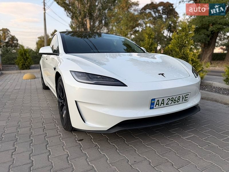 Седан Tesla Model 3 2024 в Миколаєві