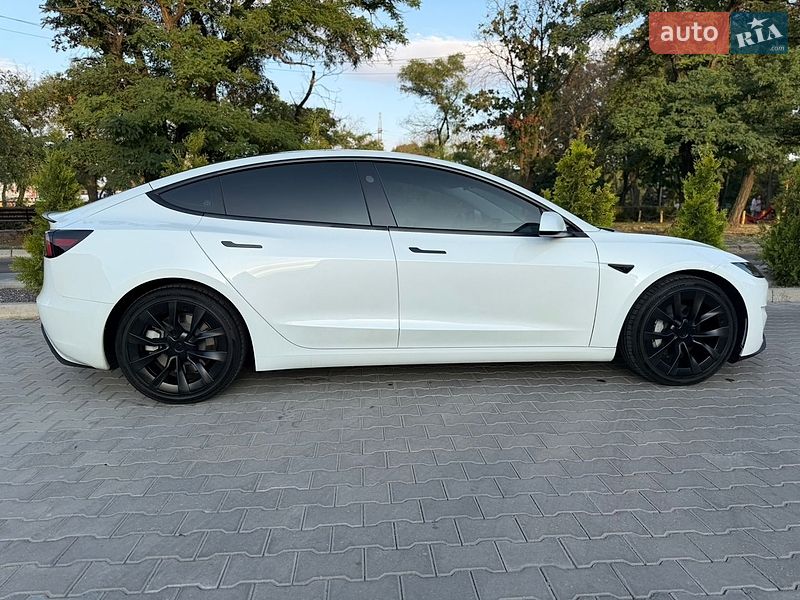 Седан Tesla Model 3 2024 в Миколаєві
