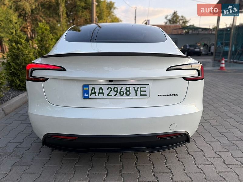 Седан Tesla Model 3 2024 в Миколаєві