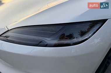 Седан Tesla Model 3 2024 в Миколаєві