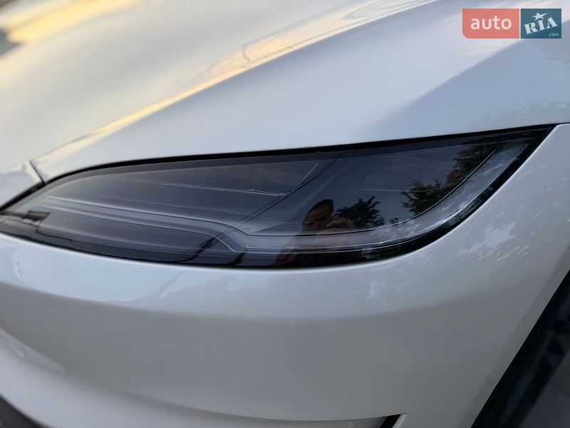 Седан Tesla Model 3 2024 в Миколаєві